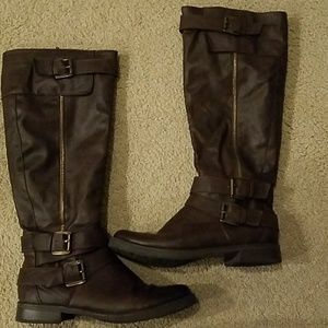 Right below the knee brown boots!